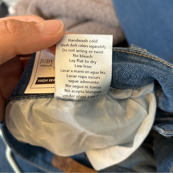 NWT Judy Blue Size Large High Waisted Distressed Blue Jeans - Picture 6 of 6